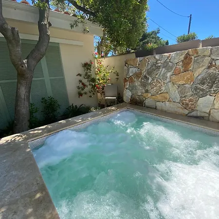 Piscine Balneo Chauffee Vakantiehuis *
