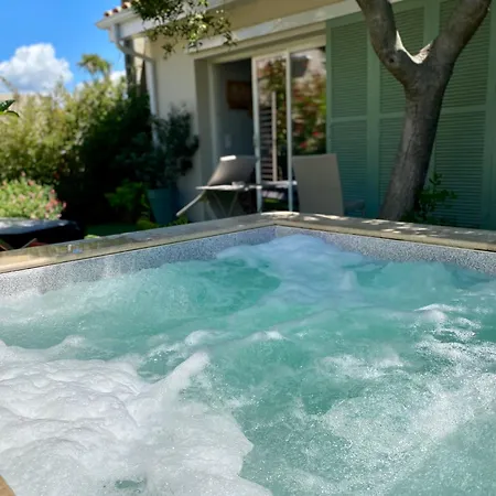 Vakantiehuis Piscine Balneo Chauffee *