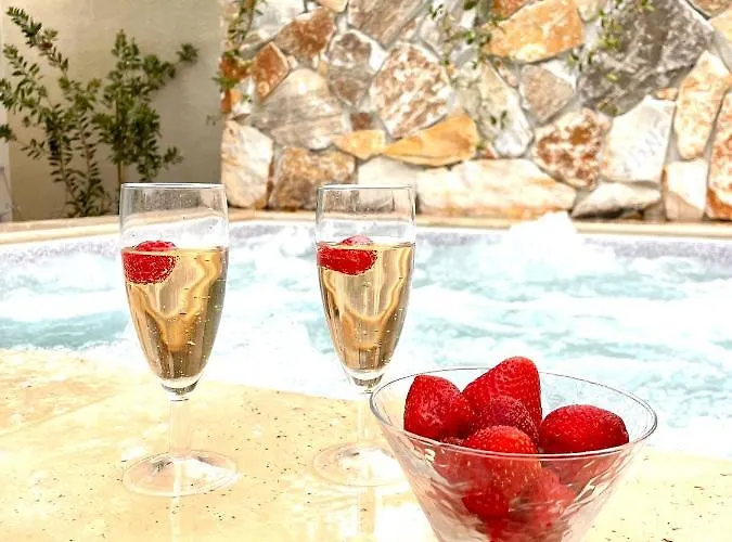 Ferienhaus Piscine Balneo Chauffee *